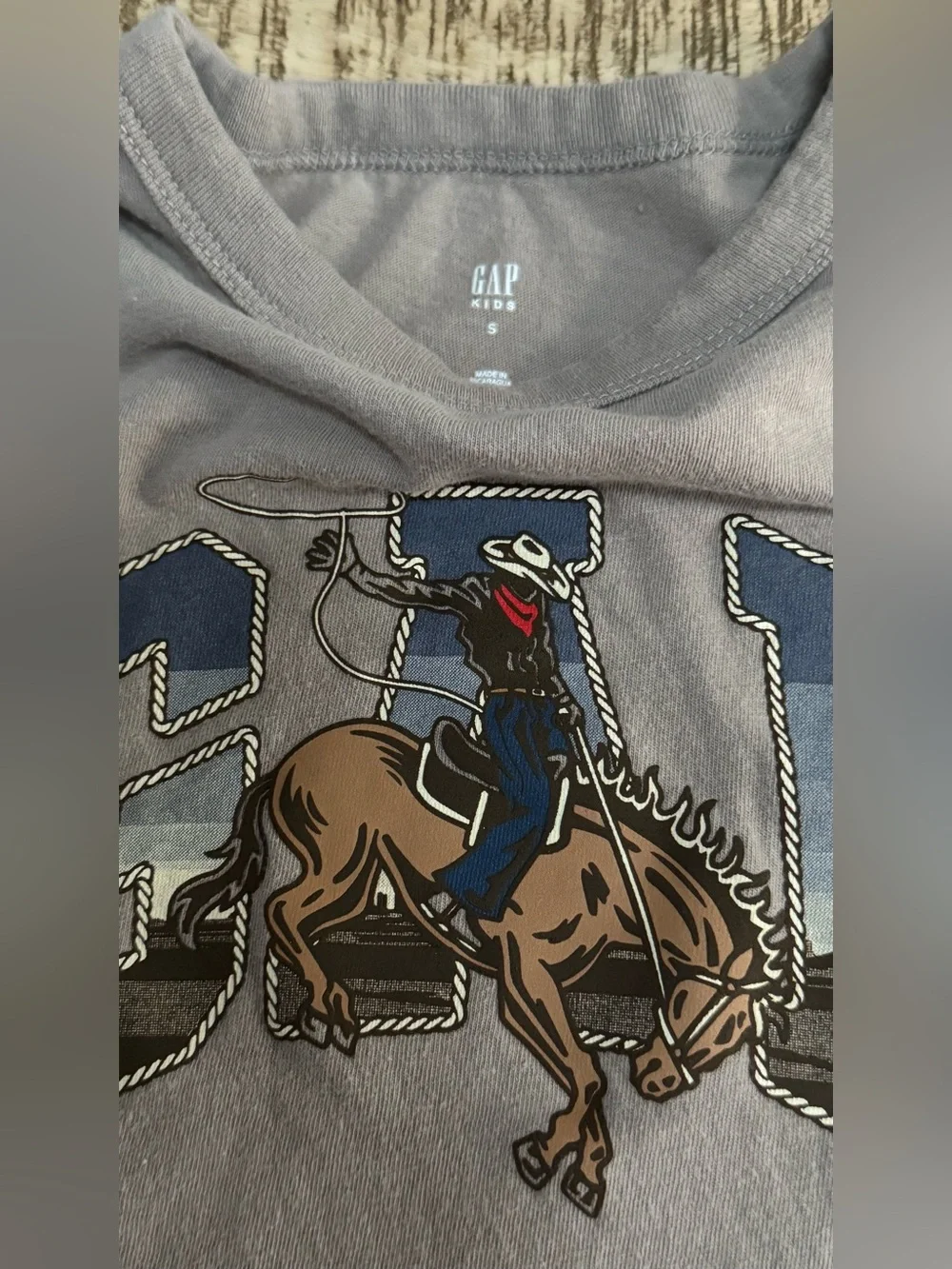 GAP Grey Long Sleeve Tee with Cowboy Rodeo Graphic. EUC